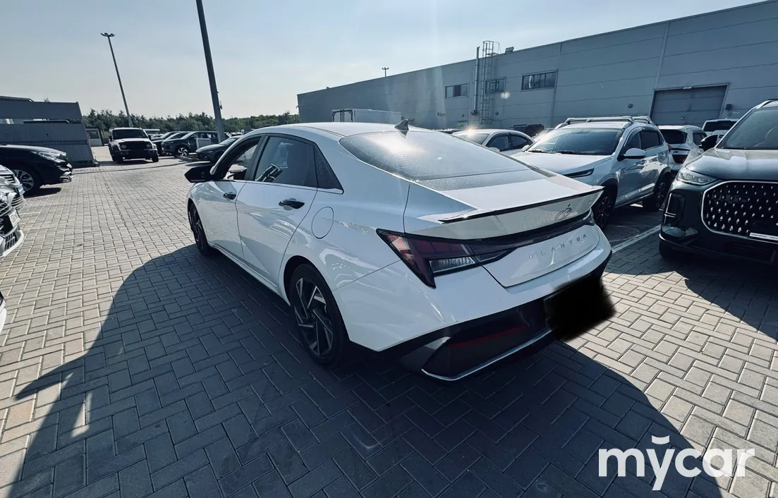 Hyundai Elantra 2024