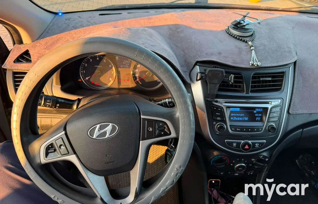 Hyundai Solaris 2015