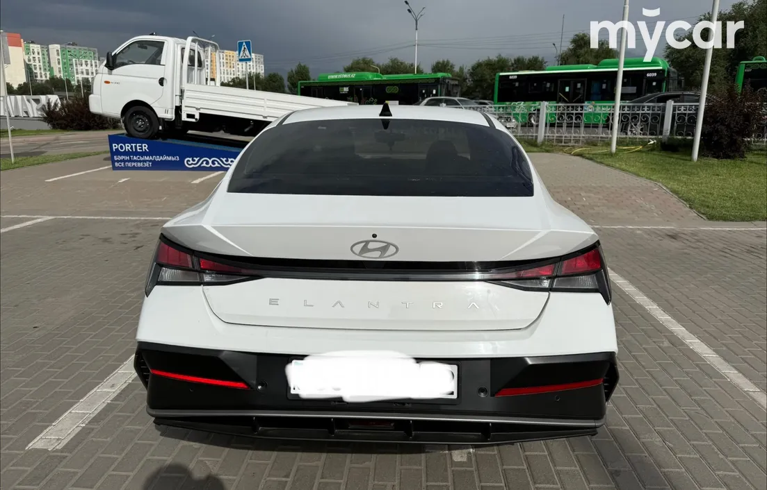 Hyundai Elantra 2023