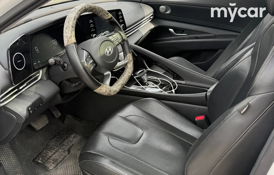Hyundai Elantra 2023