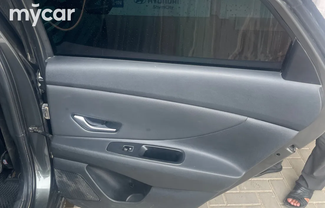 Hyundai Elantra 2023