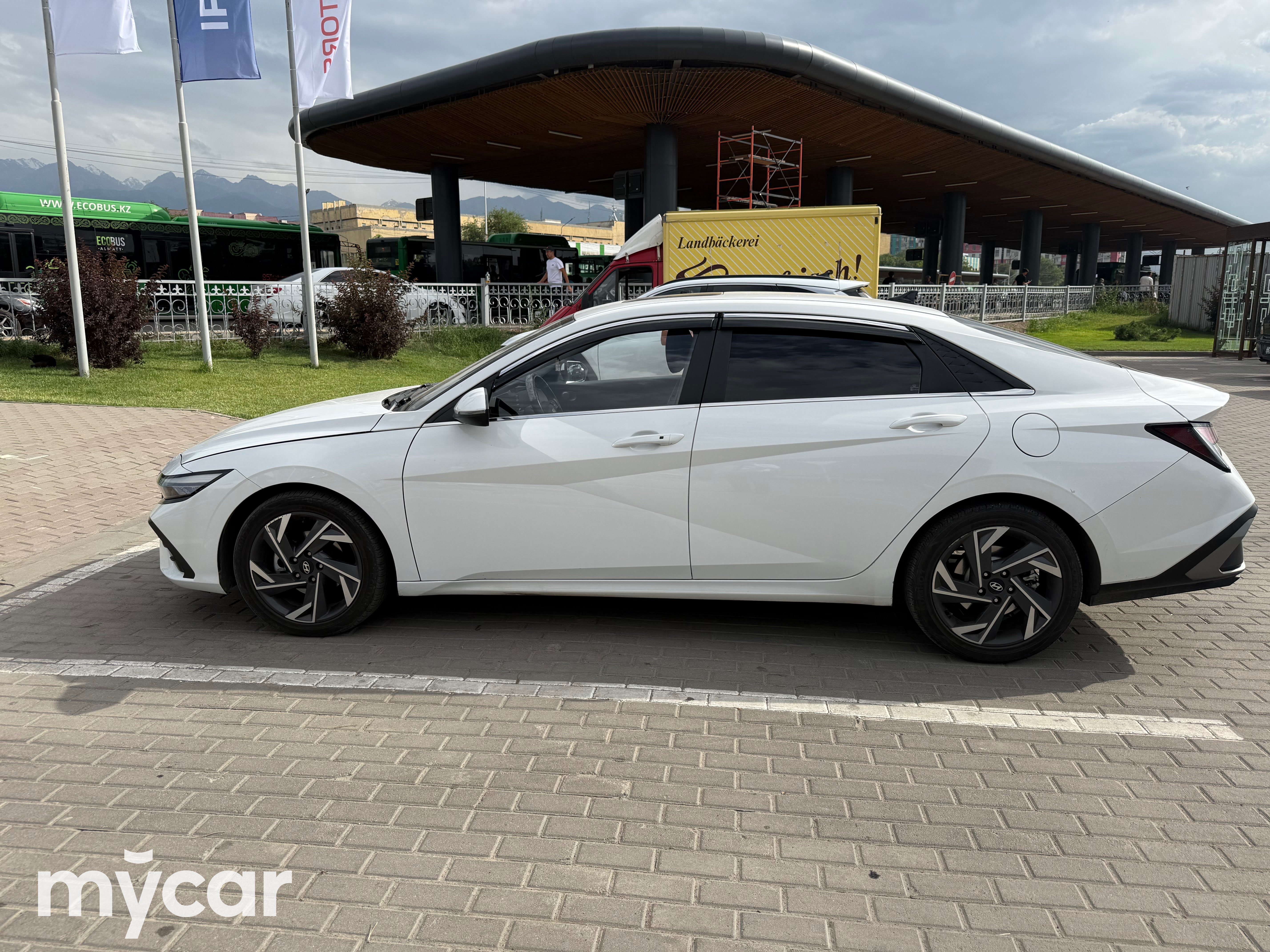 Hyundai Elantra 2023