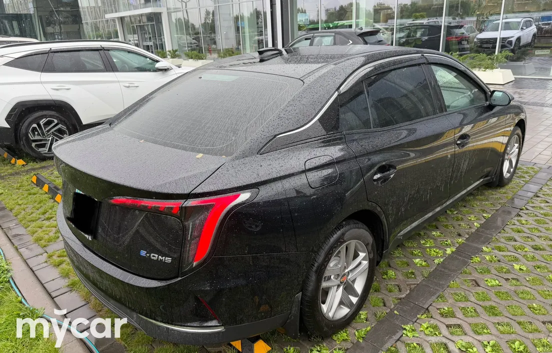 Hongqi E-QM5 2025