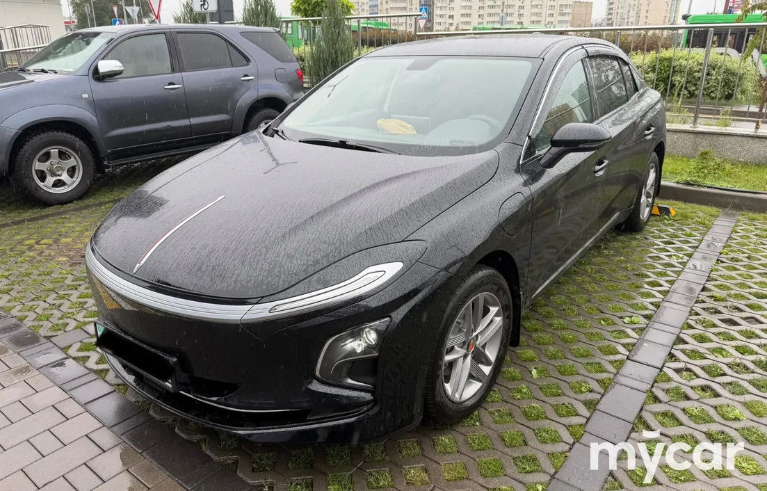 Hongqi E-QM5 2025