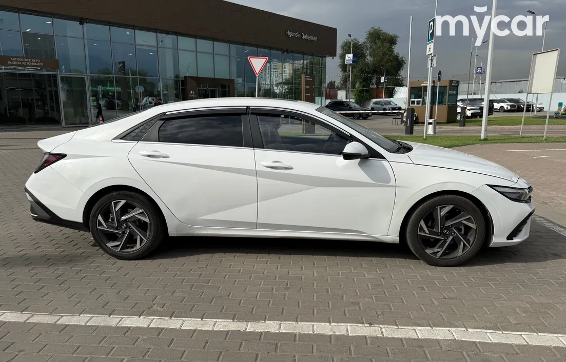 Hyundai Elantra 2023