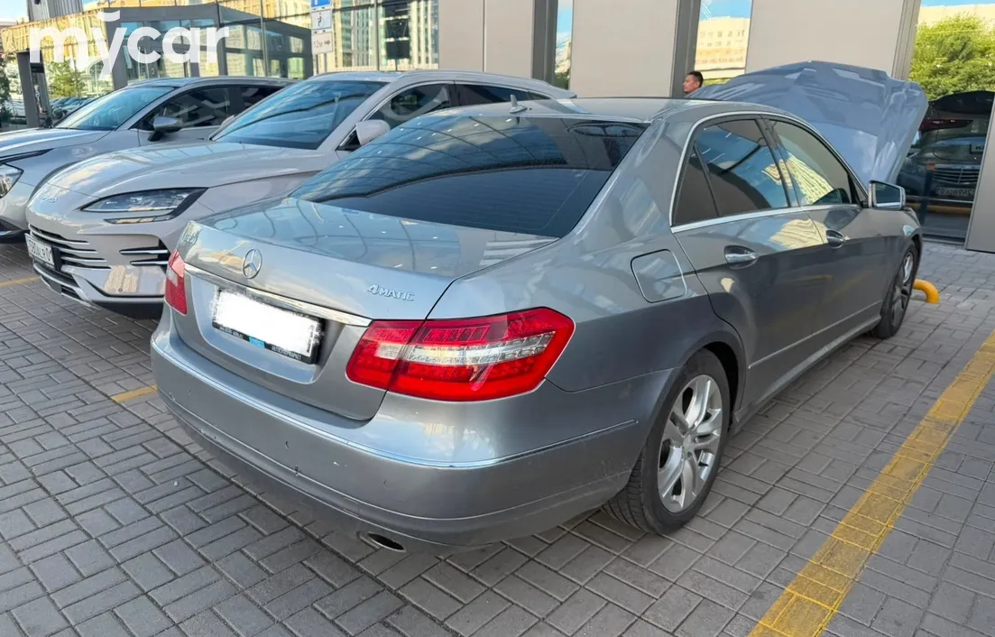 Mercedes-Benz E-Класс 2010