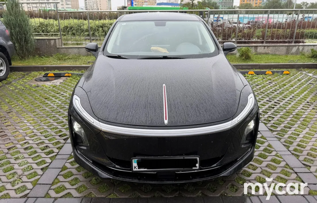 Hongqi E-QM5 2025