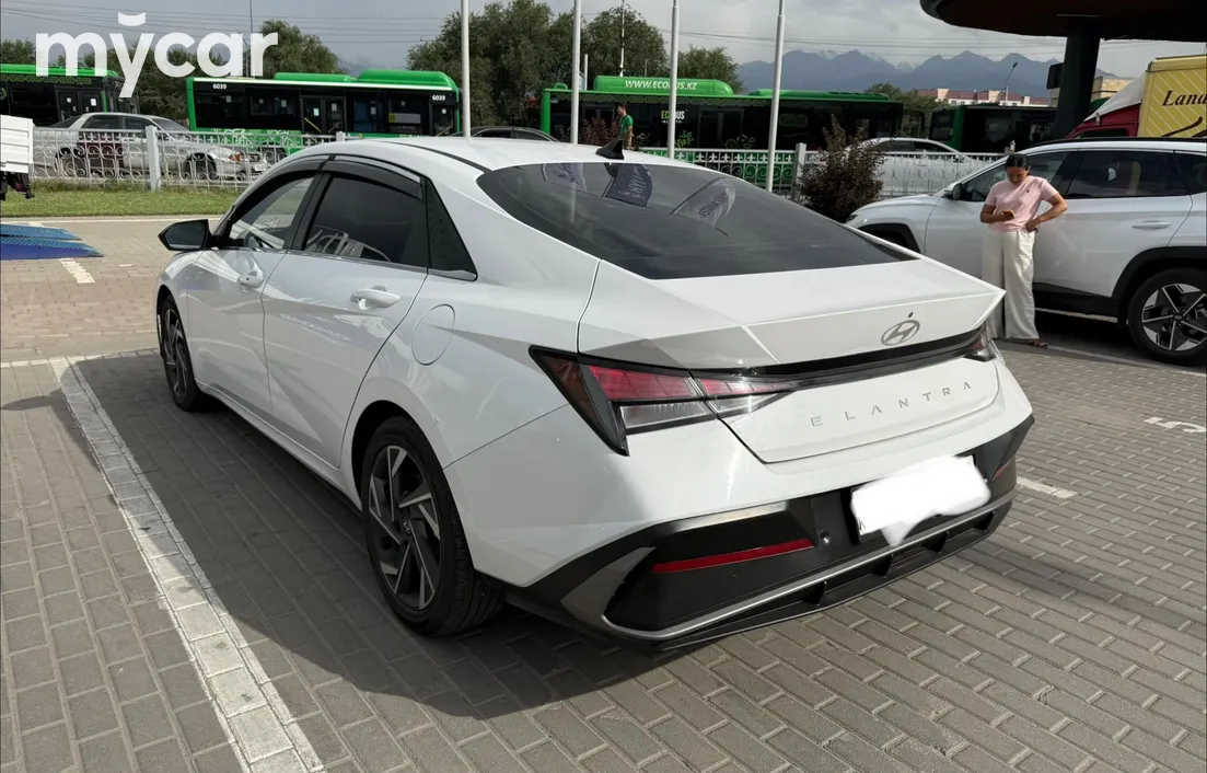 Hyundai Elantra 2023