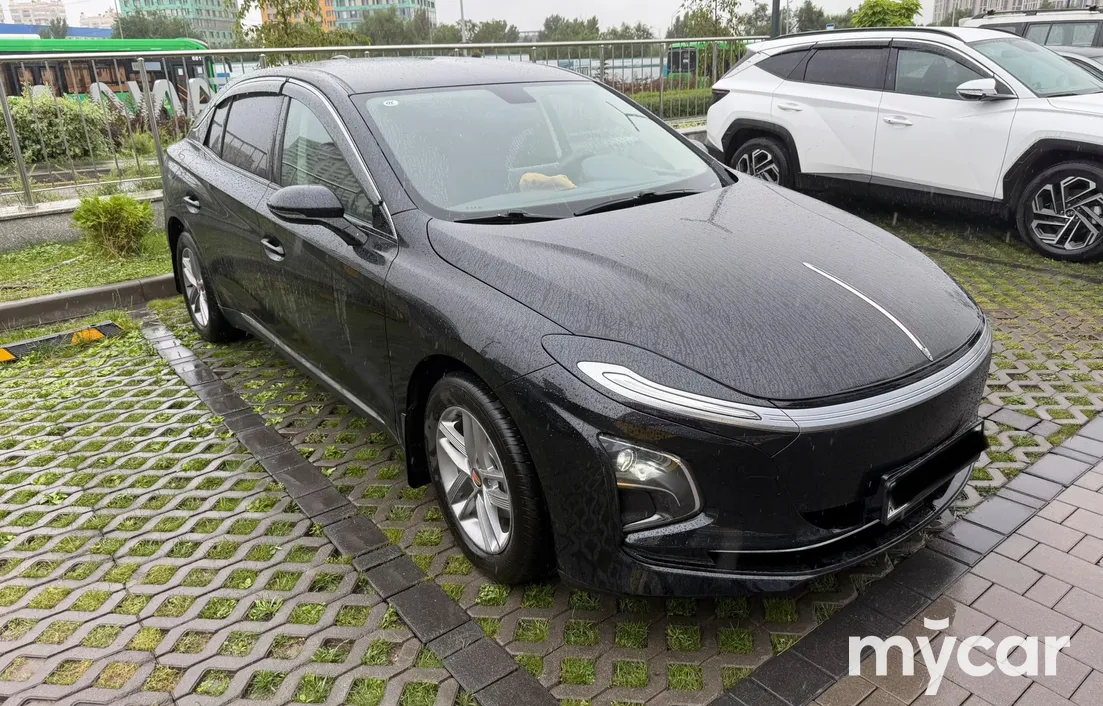 Hongqi E-QM5 2025