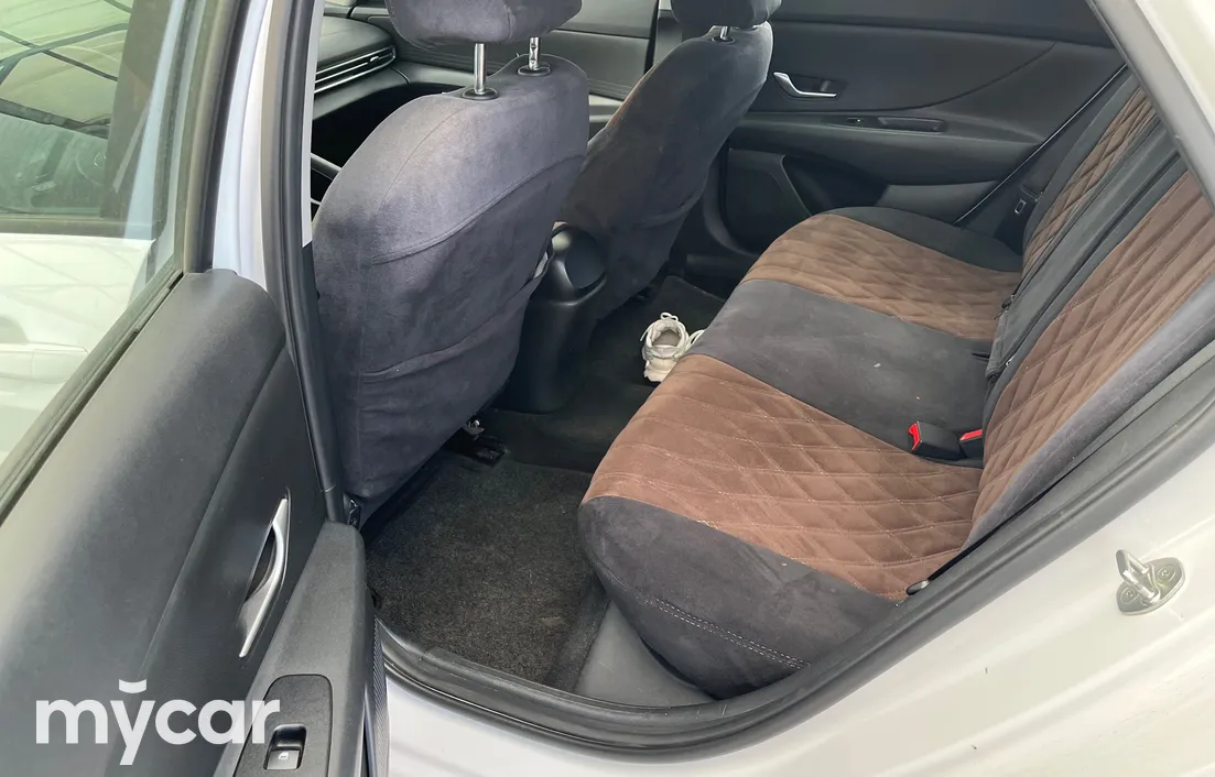 Hyundai Elantra 2021
