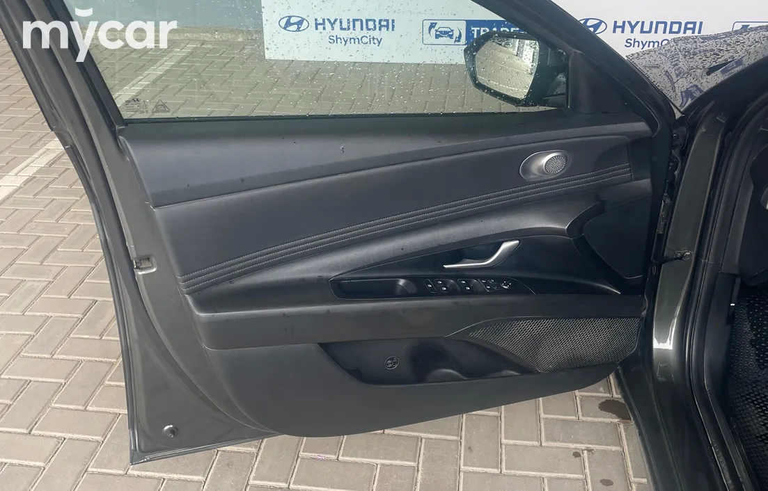 Hyundai Elantra 2023