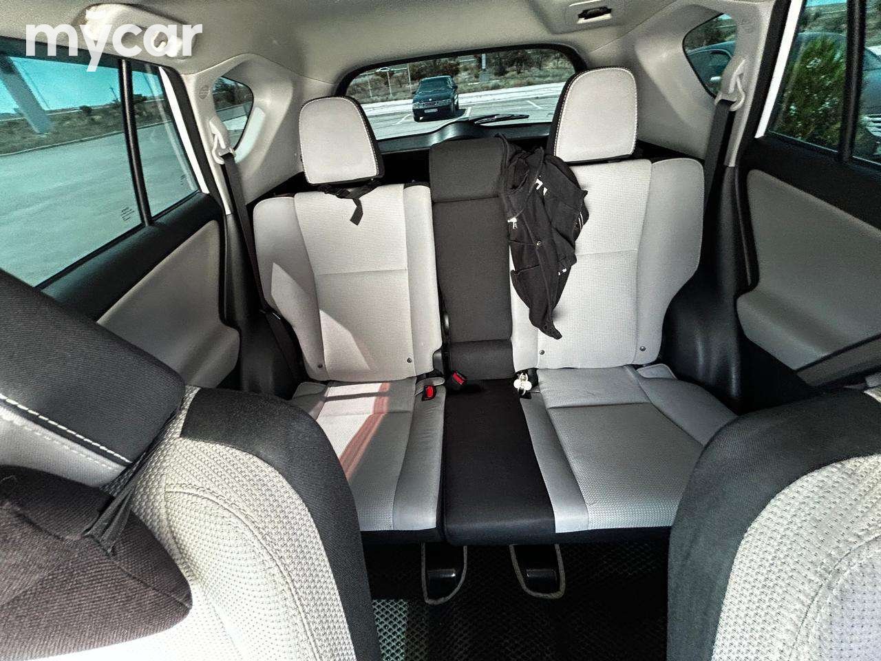 Toyota RAV4 2016
