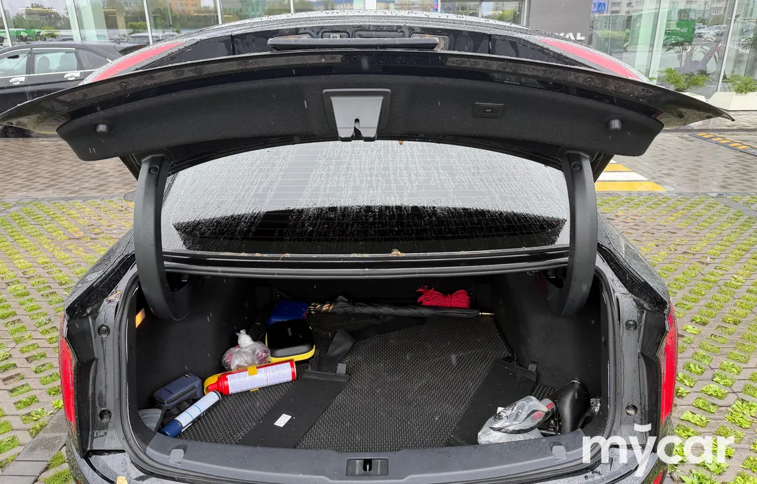 Hongqi E-QM5 2025