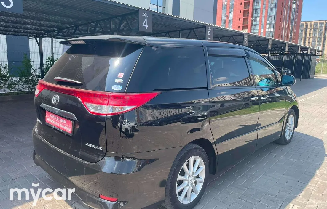 Toyota Estima 2012