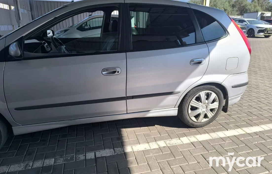 Nissan Almera Tino 2003