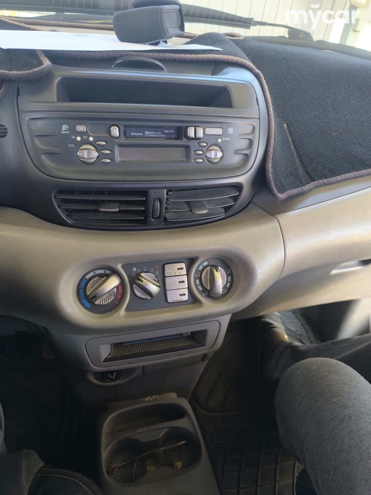 Nissan Almera Tino 2003