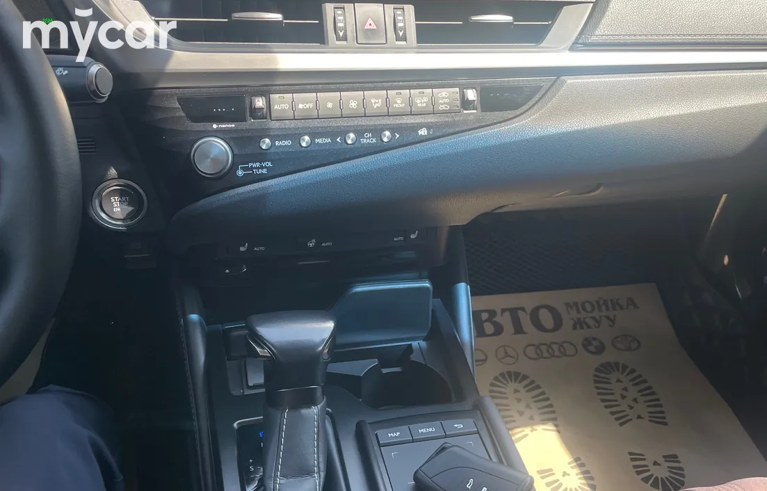 Lexus ES 2021