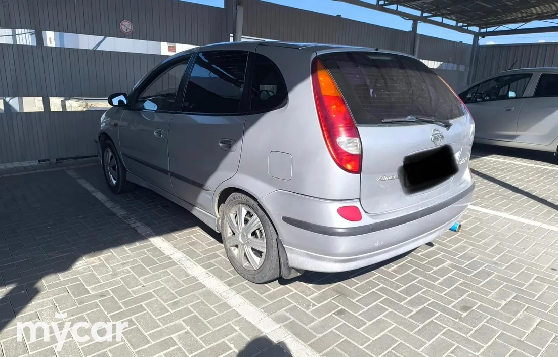 Nissan Almera Tino 2003