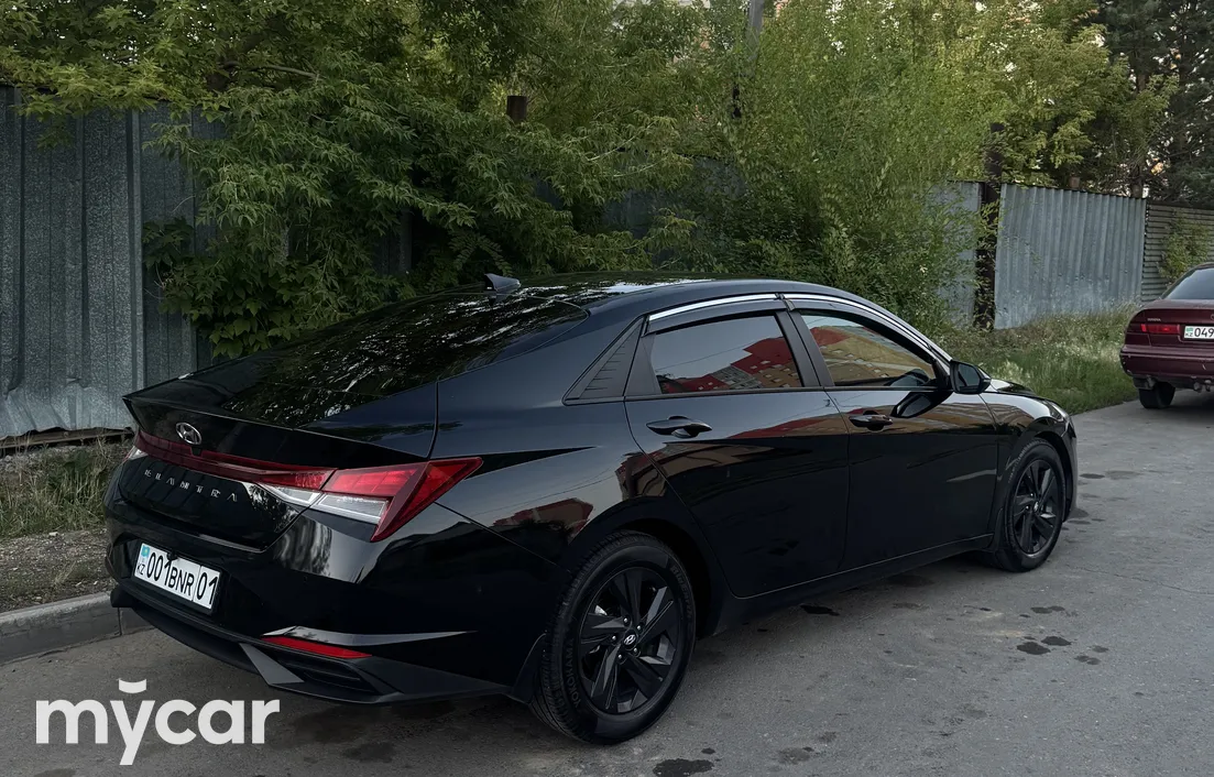 Hyundai Elantra 2022