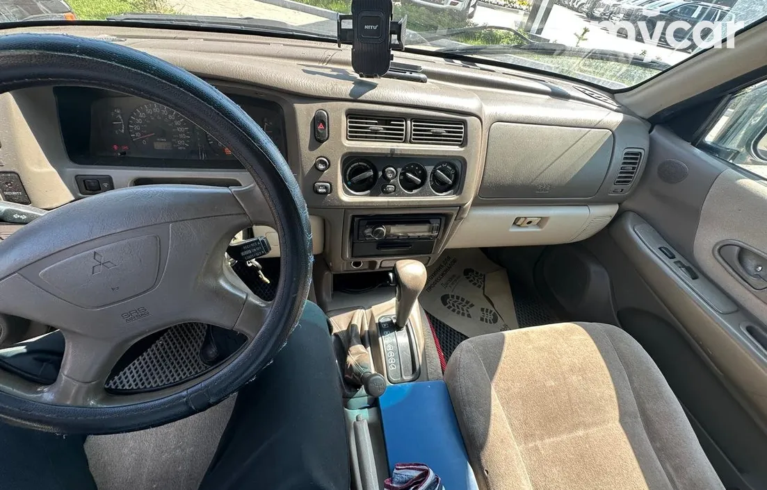 Mitsubishi Montero 2000