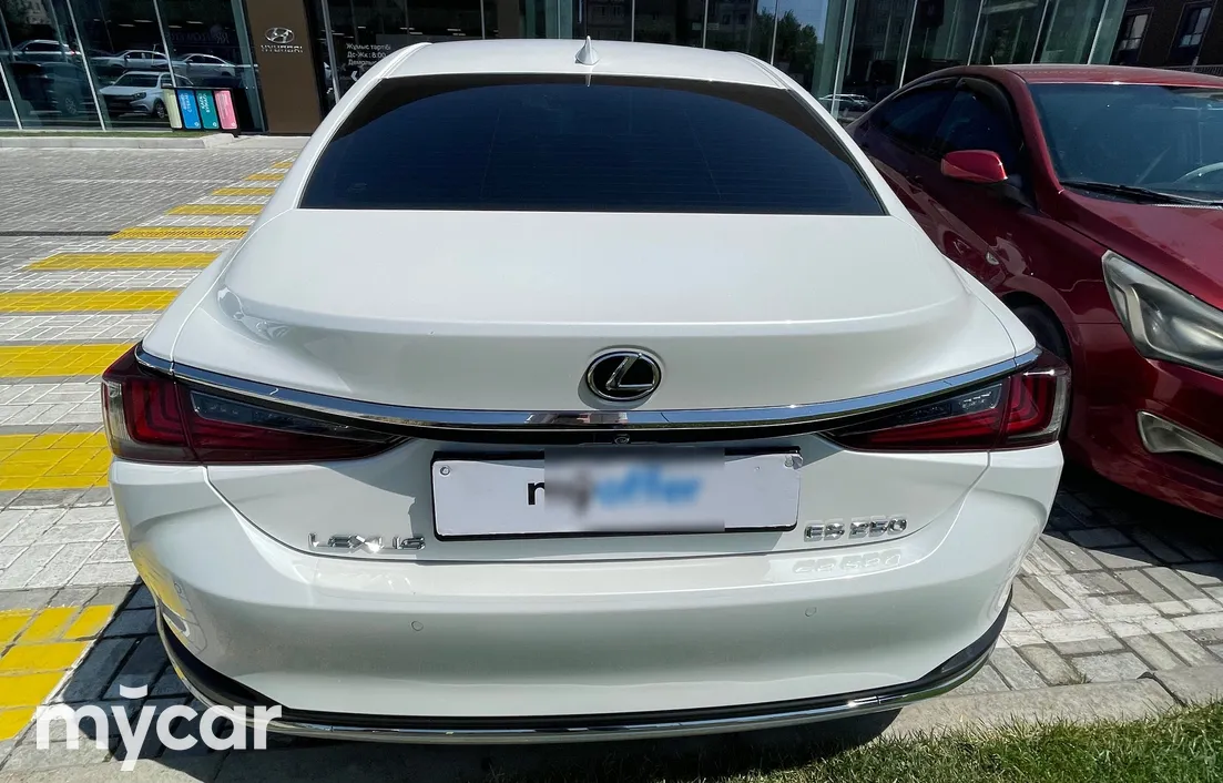 Lexus ES 2021