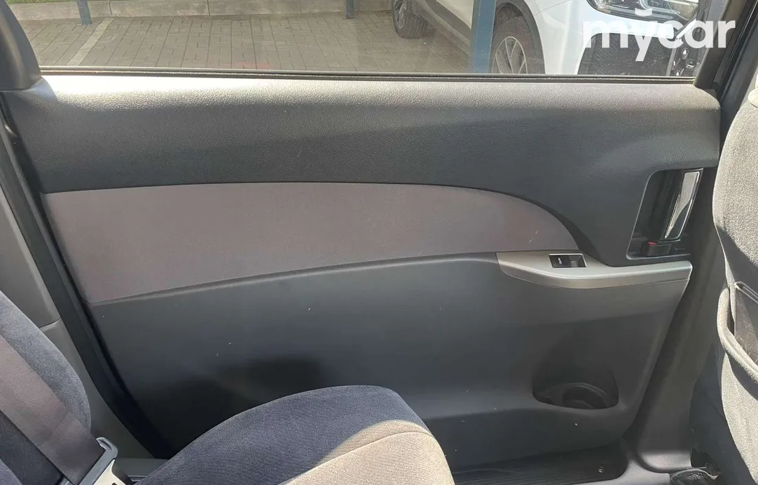 Toyota Estima 2012