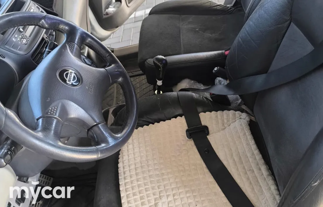 Nissan Almera Tino 2003