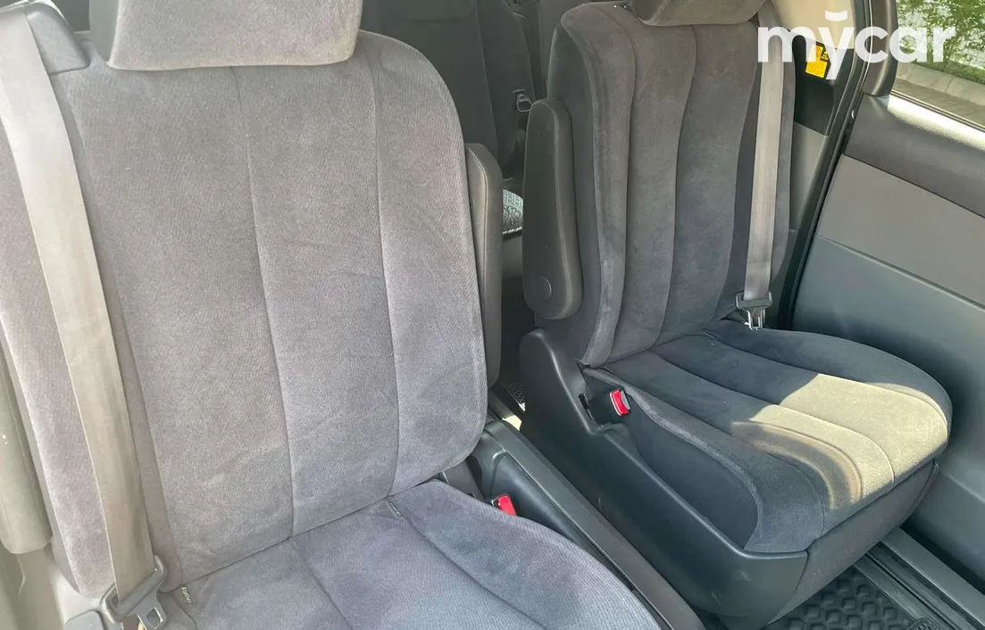 Toyota Estima 2012
