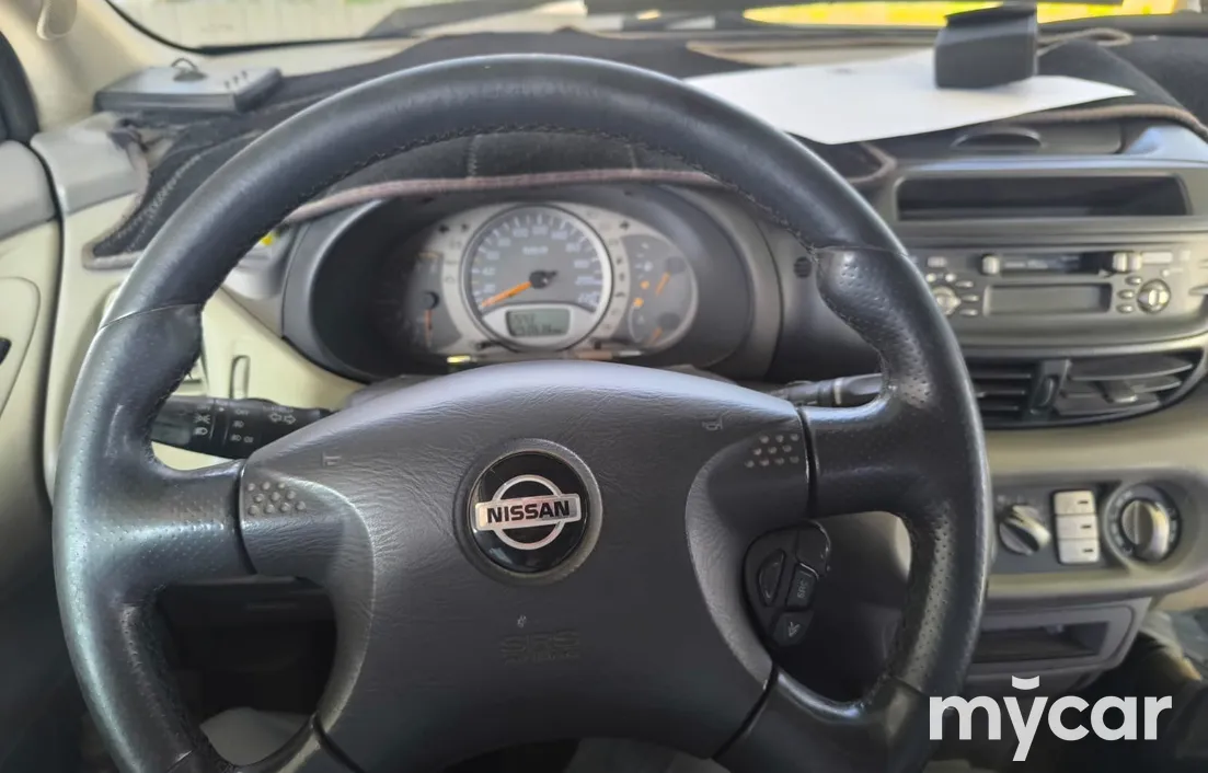 Nissan Almera Tino 2003
