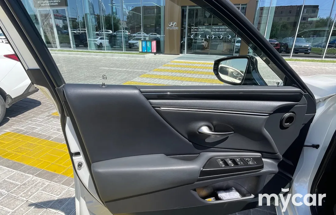 Lexus ES 2021