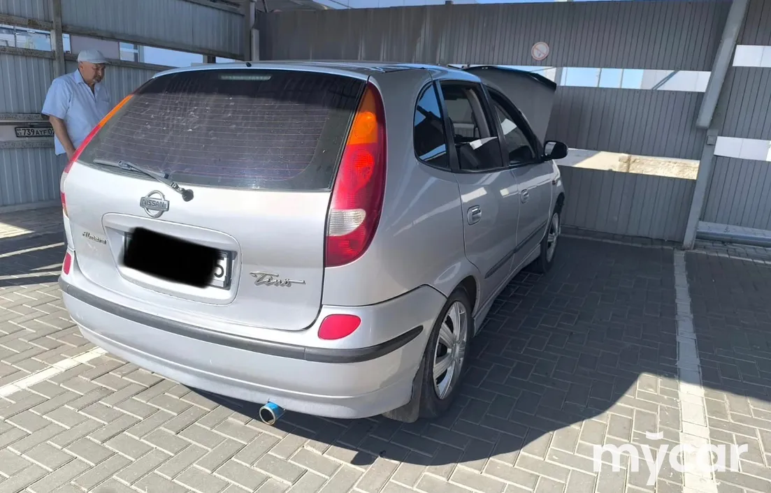 Nissan Almera Tino 2003