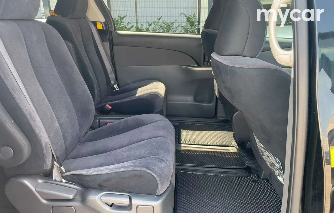 Toyota Estima 2012