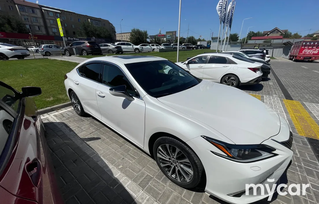 Lexus ES 2021