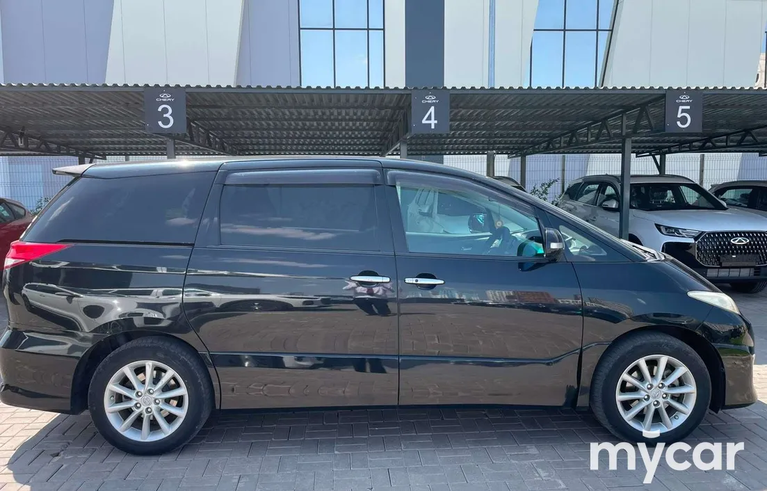 Toyota Estima 2012