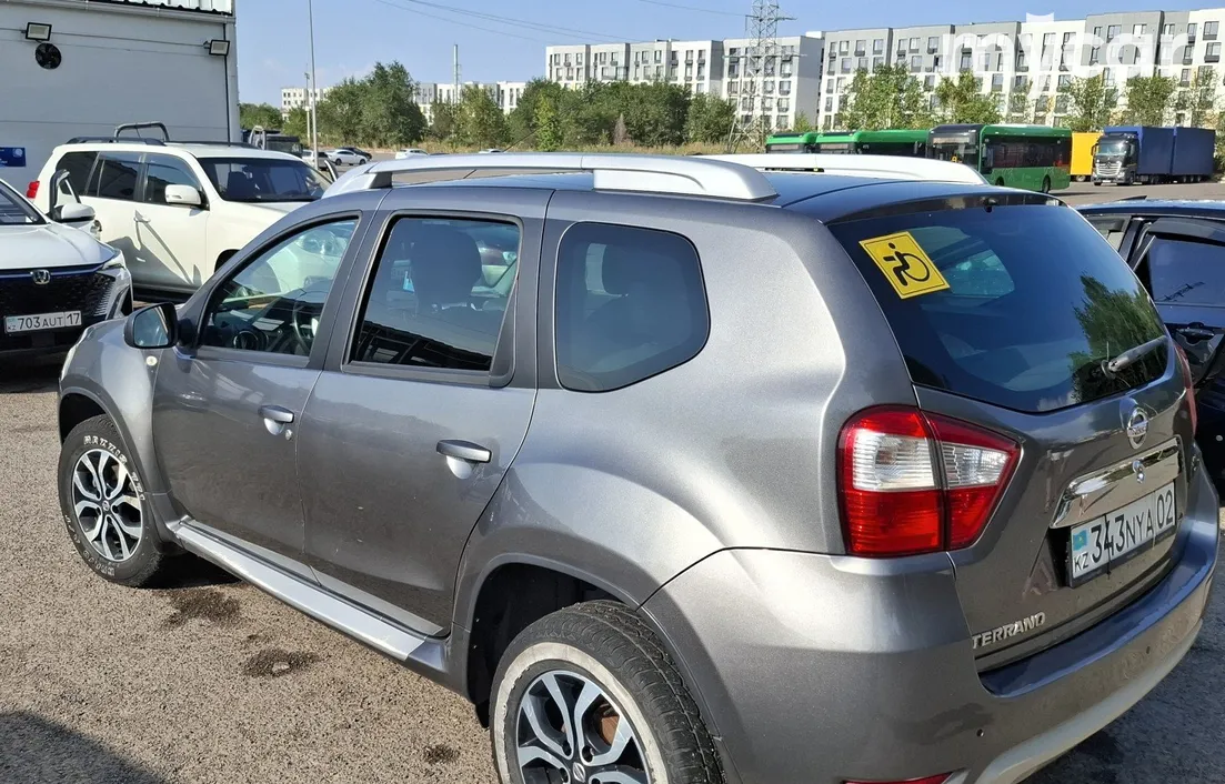 Nissan Terrano 2015