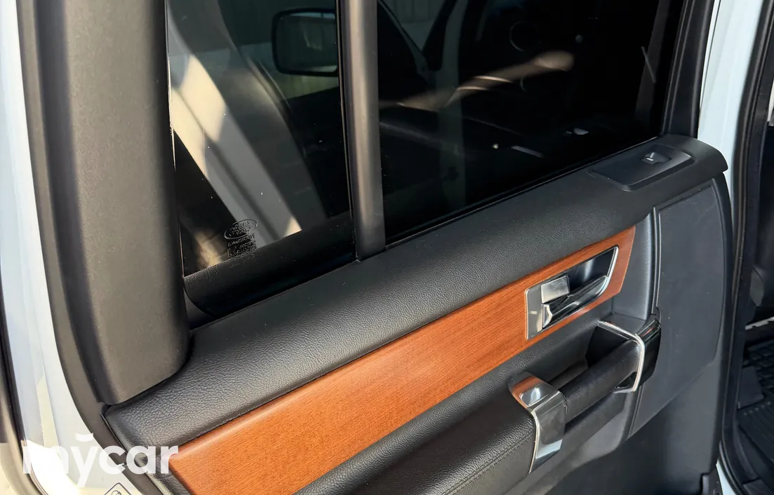 Land Rover Discovery 2013