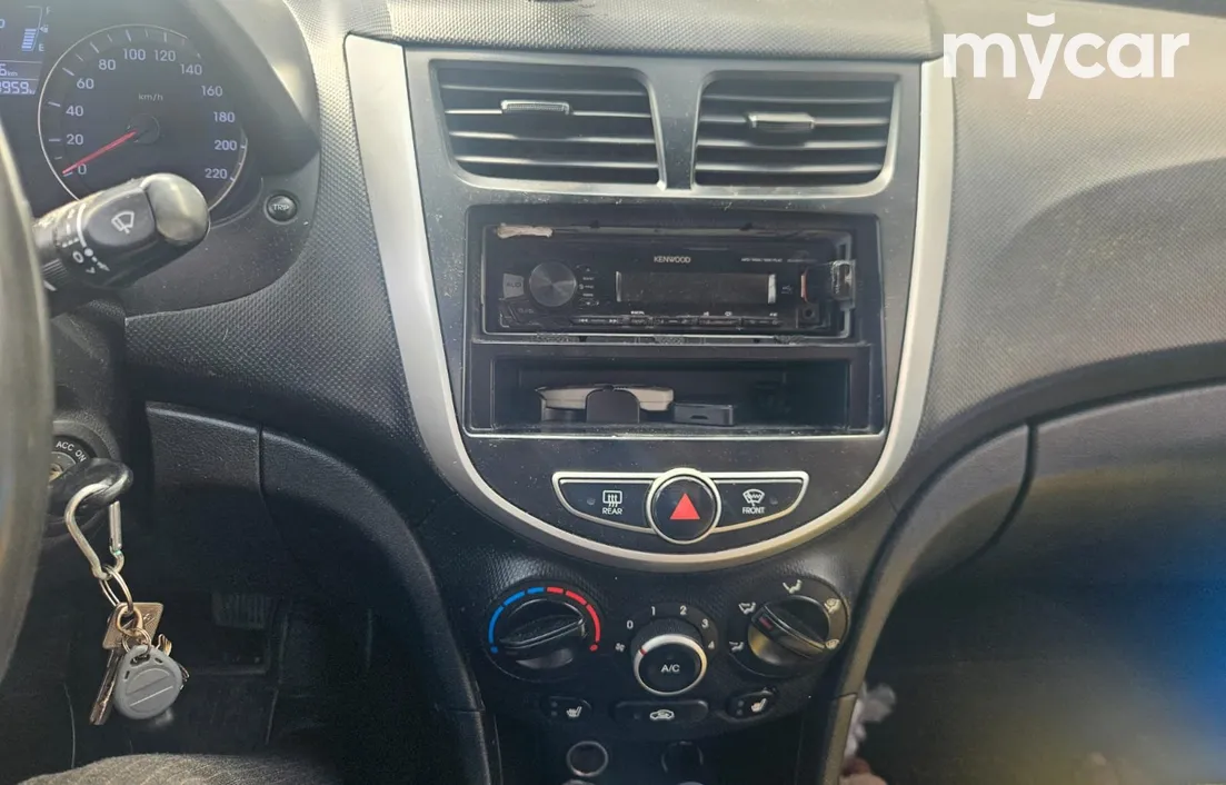 Hyundai Accent 2013