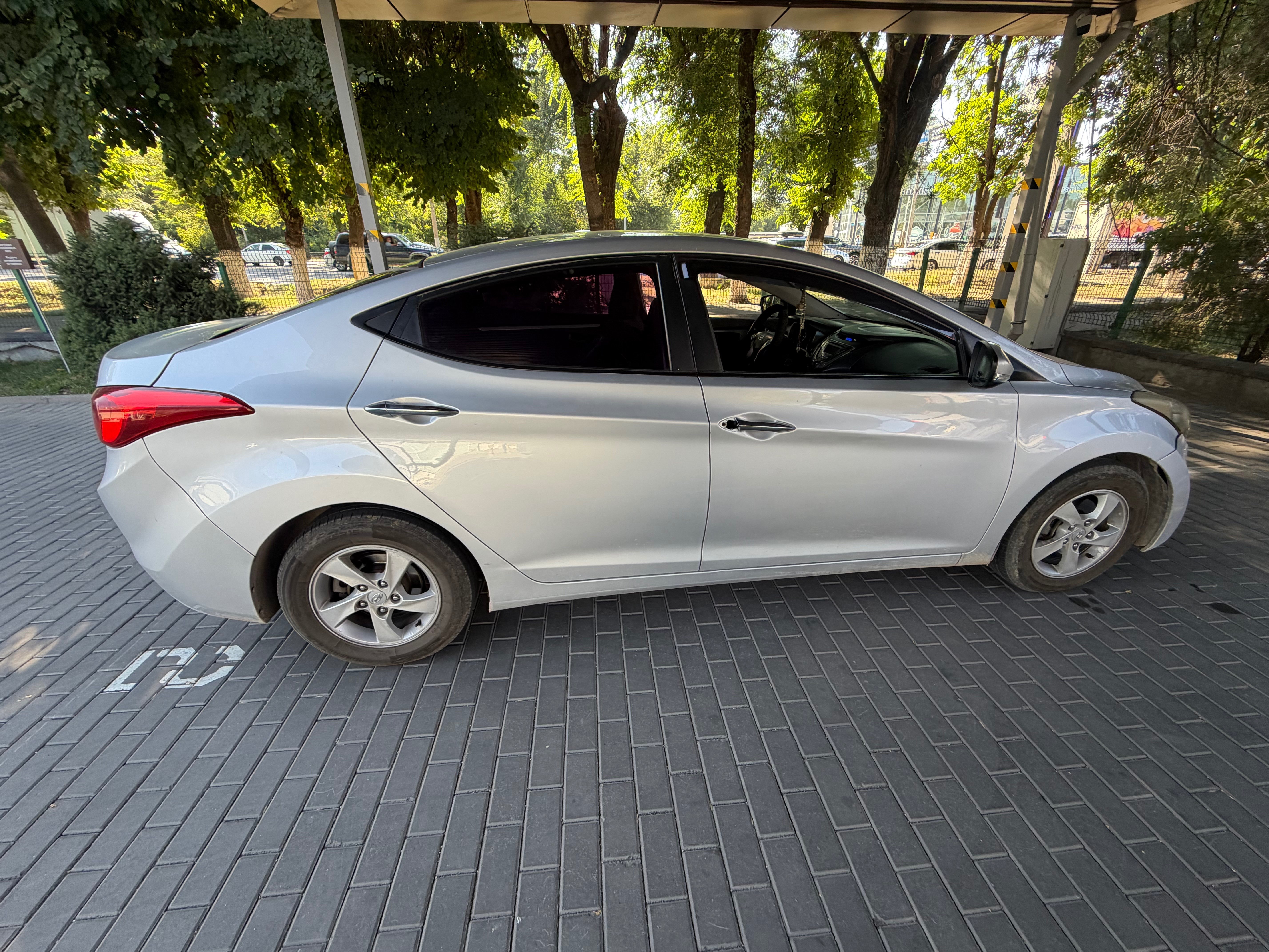 Hyundai Avante 2011