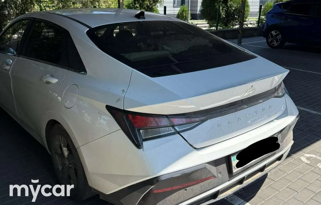 Hyundai Elantra 2024