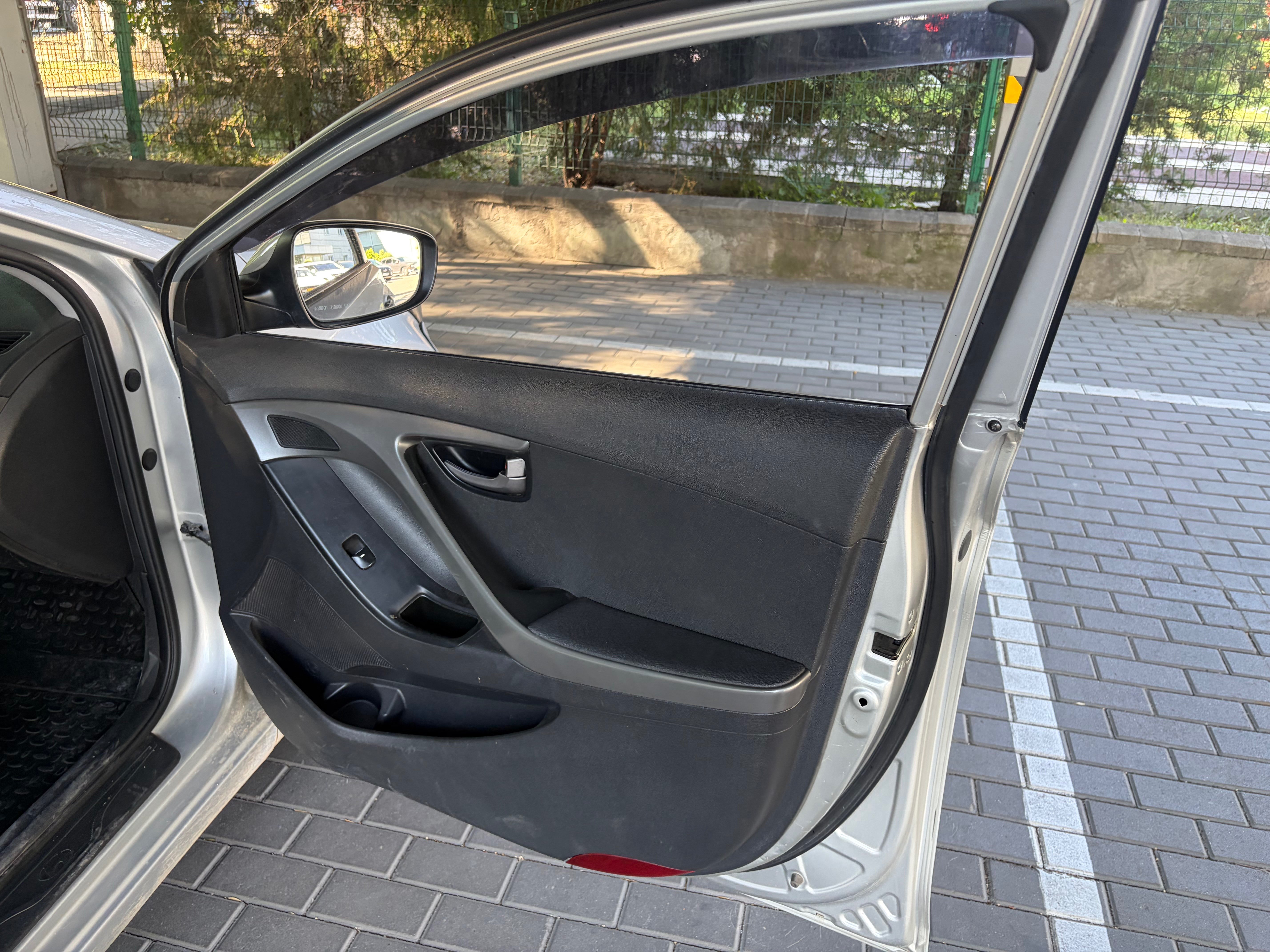 Hyundai Avante 2011