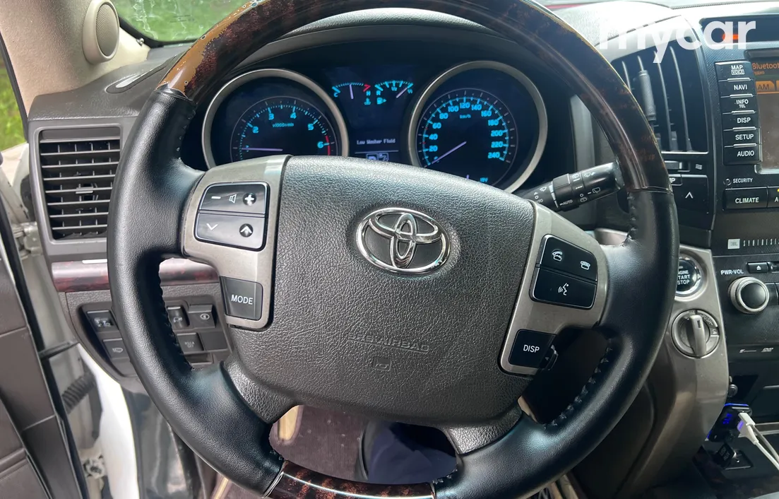 Toyota Land Cruiser 2010