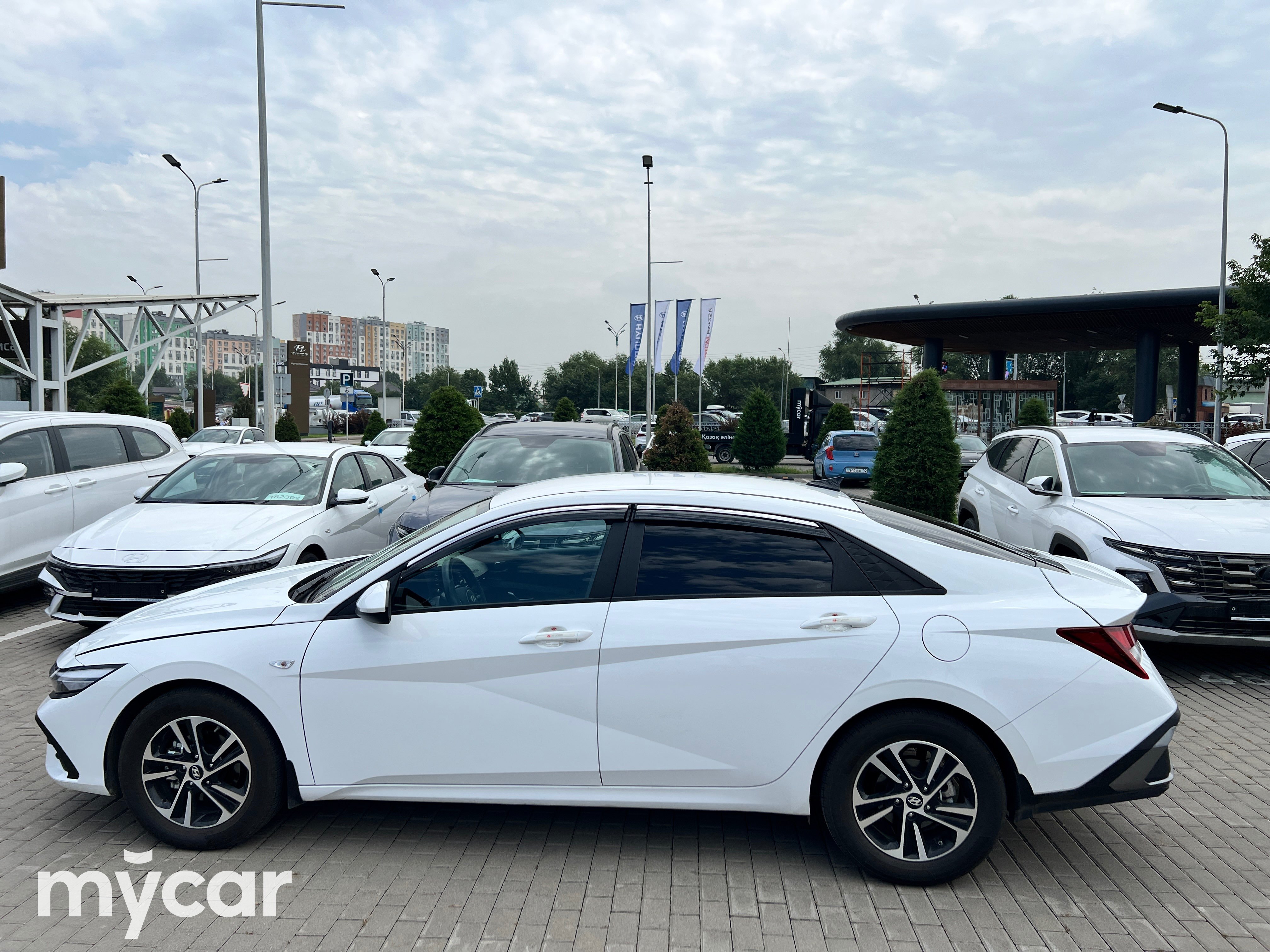 Hyundai Elantra 2024