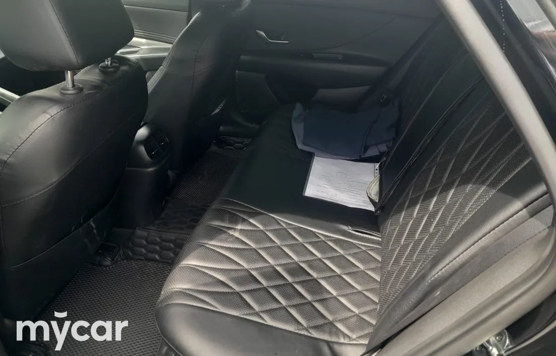 Hyundai Elantra 2023