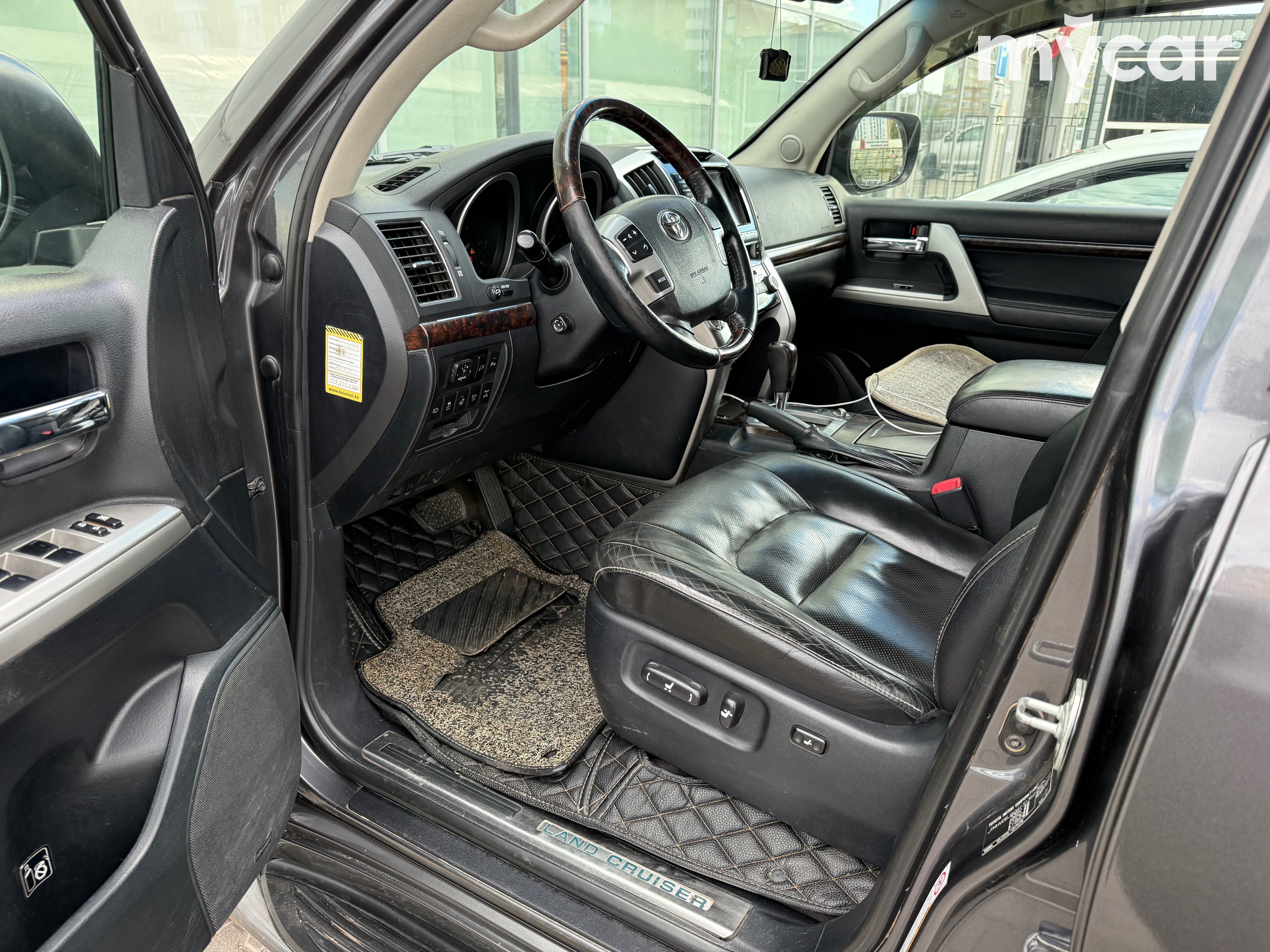 Toyota Land Cruiser 2014