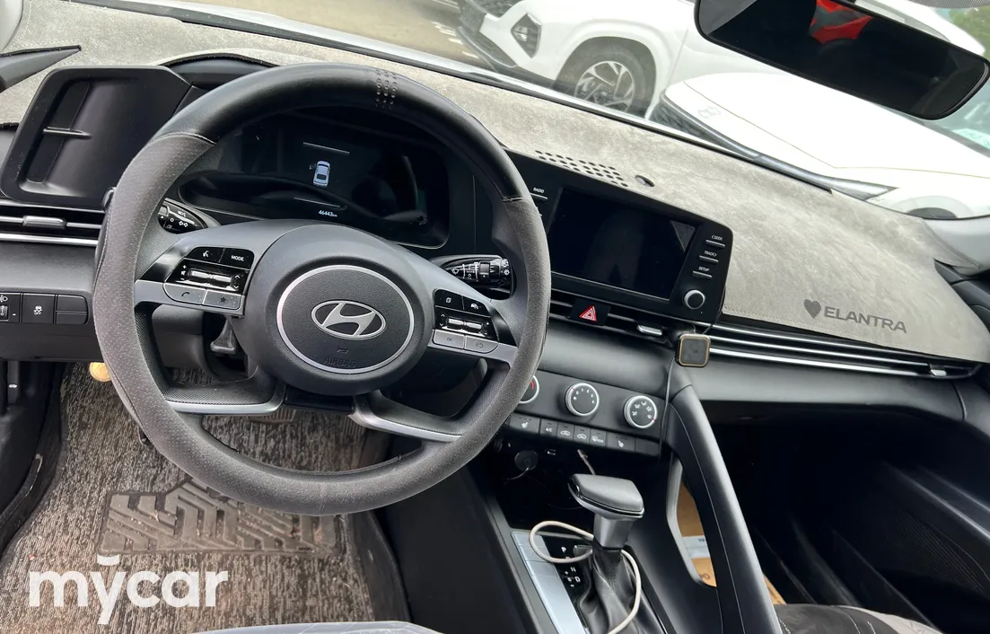 Hyundai Elantra 2024