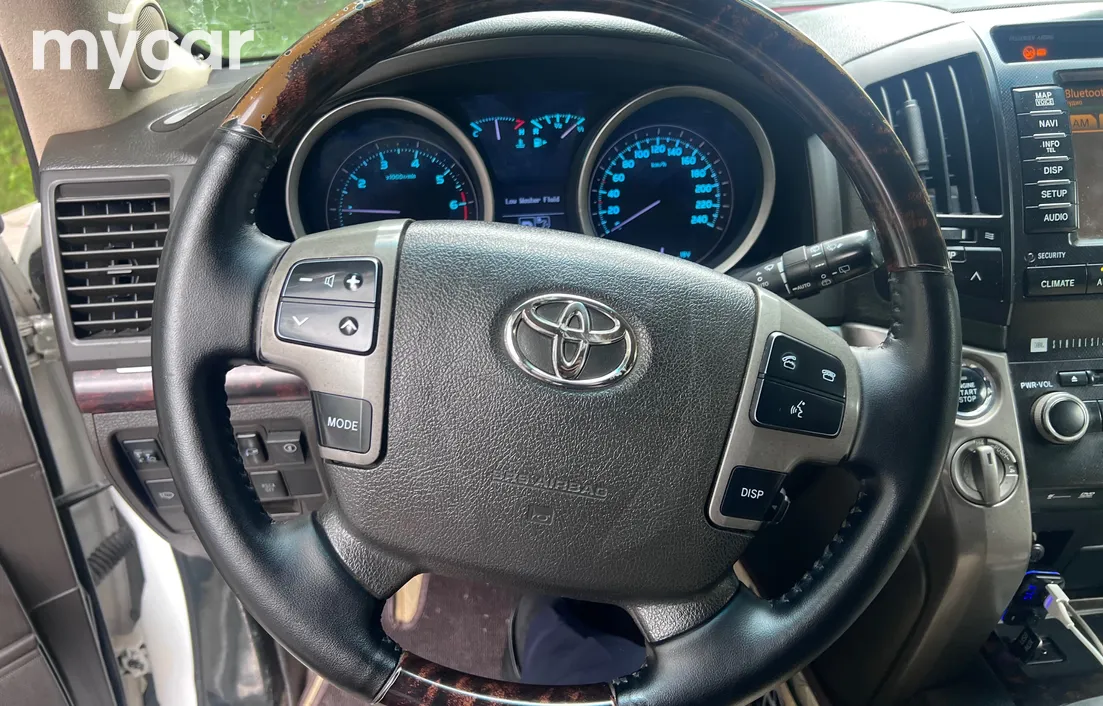 Toyota Land Cruiser 2010