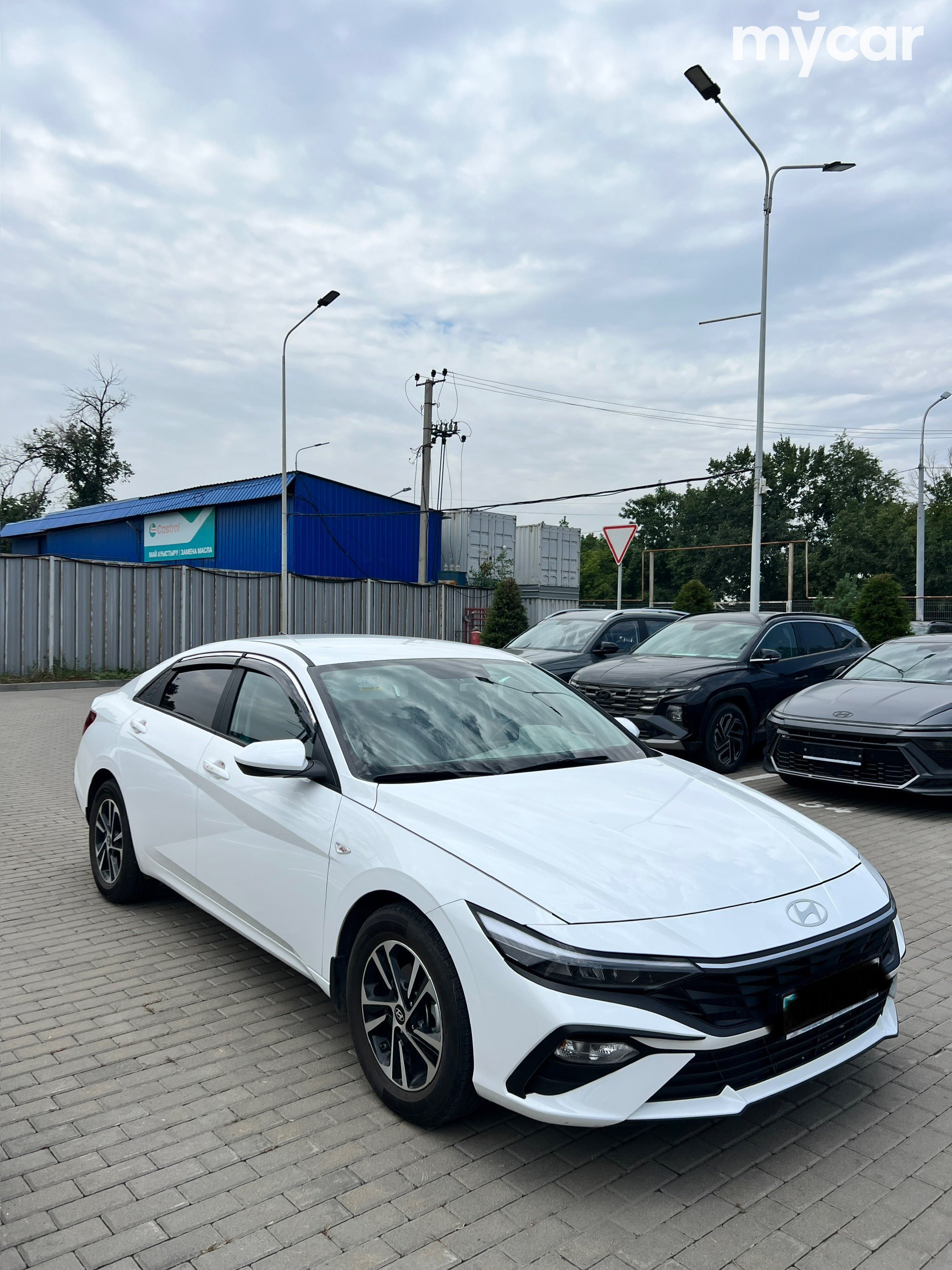 Hyundai Elantra 2024