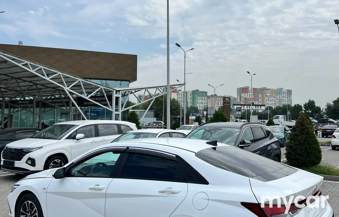 Hyundai Elantra 2024