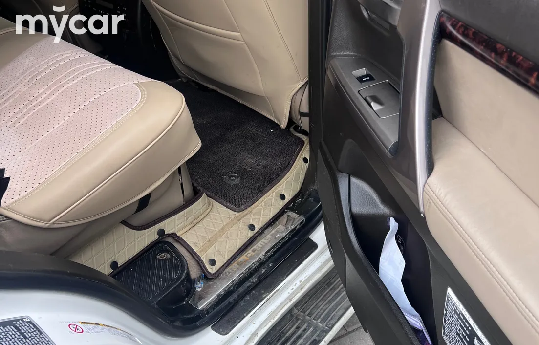 Toyota Land Cruiser 2010