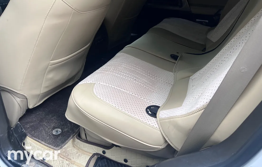 Toyota Land Cruiser 2010